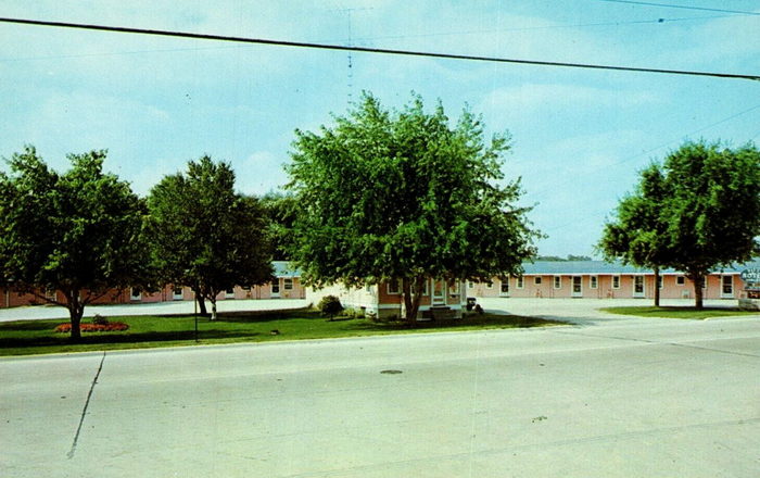 Ritz Motel (Birch Haus Motel) - Old Postcard Photo (newer photo)